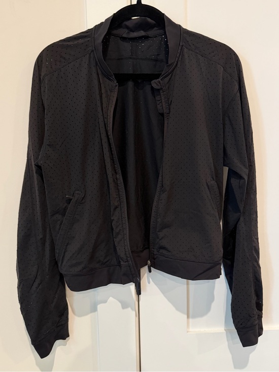 lululemon athletica Jackets & Blazers - LULULEMON Athletica Black Perforated Bomber Jacket Mesh Sz‎ 6 EUC Athleisure